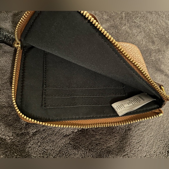 Fossil Leather Wristlet with Tassel Handbag - Picture 4 of 7